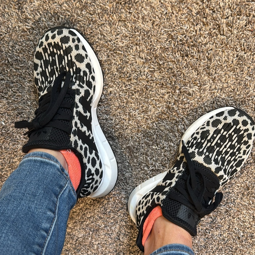 7.5 Woman’s Adidas Black and White Cheetah Leopard Patterned Sneakers - Picture 12 of 12
